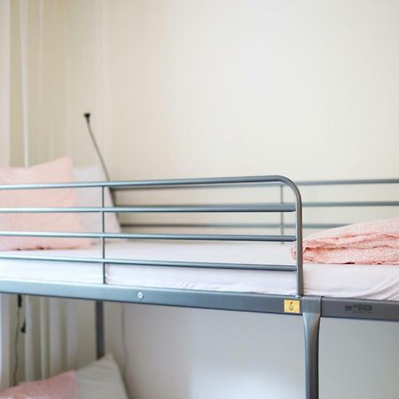 Hotelik Okecie 39 - Nocleg I Parking Blisko Lotnisko Okecie Varsovia Exterior foto