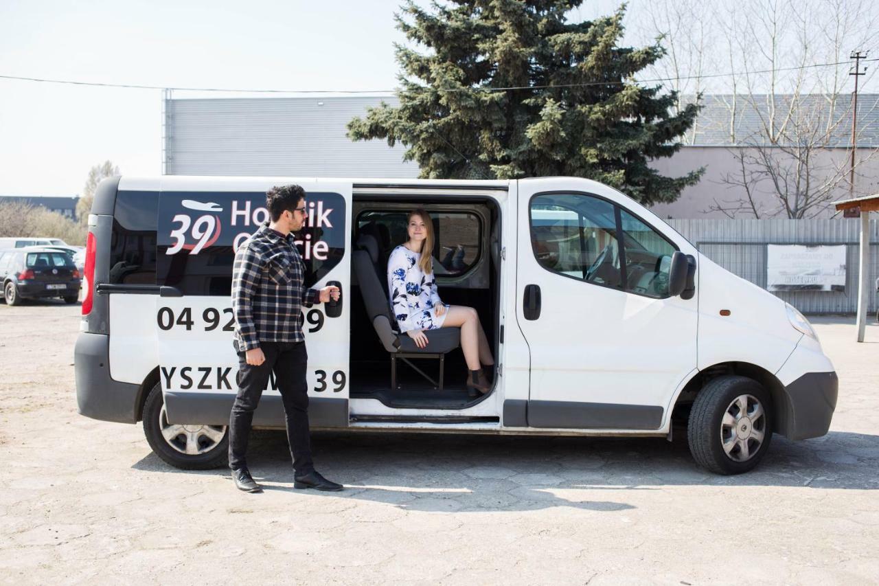 Hotelik Okecie 39 - Nocleg I Parking Blisko Lotnisko Okecie Varsovia Exterior foto