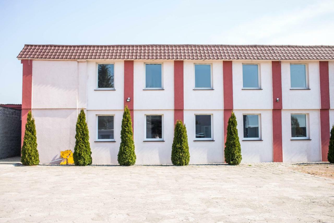 Hotelik Okecie 39 - Nocleg I Parking Blisko Lotnisko Okecie Varsovia Exterior foto